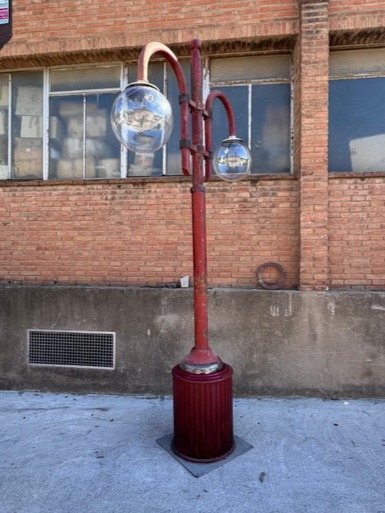 farola iluminacion urbano metal cristal roja 340x158 1u